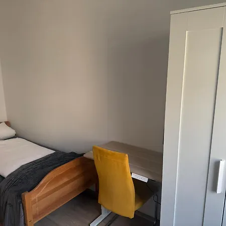 Апартаменты 3 #netflix &wlan &kaffee Maschine & Zentral & 500m Innenhafen & 2 Min U Bahn Дуйсбург