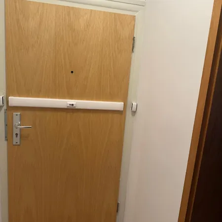 Appartement 3 #netflix &wlan &kaffee Maschine & Zentral & 500m Innenhafen & 2 Min U Bahn