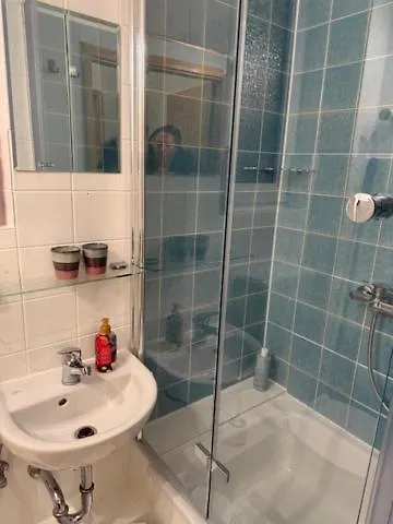 Lejlighed 3 #netflix &wlan &kaffee Maschine & Zentral & 500m Innenhafen & 2 Min U Bahn *